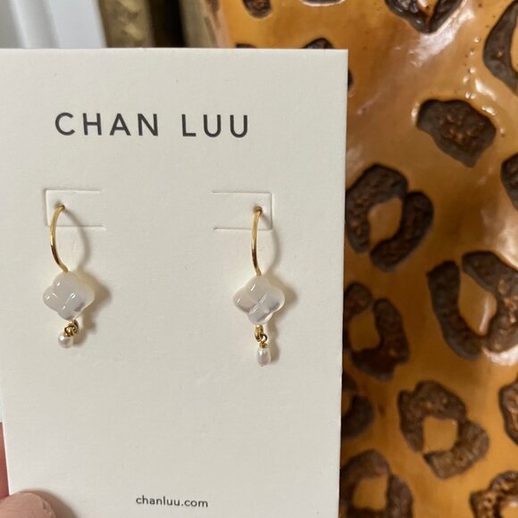 Chan Luu Mother of Pearl Clover Drop Earrings - Picture 5 of 5